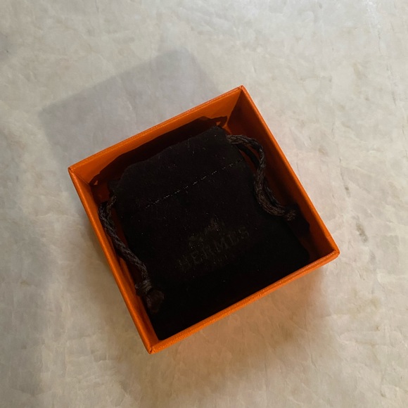 HERMES “Regate” Gold Scarf Ring - Picture 5 of 8